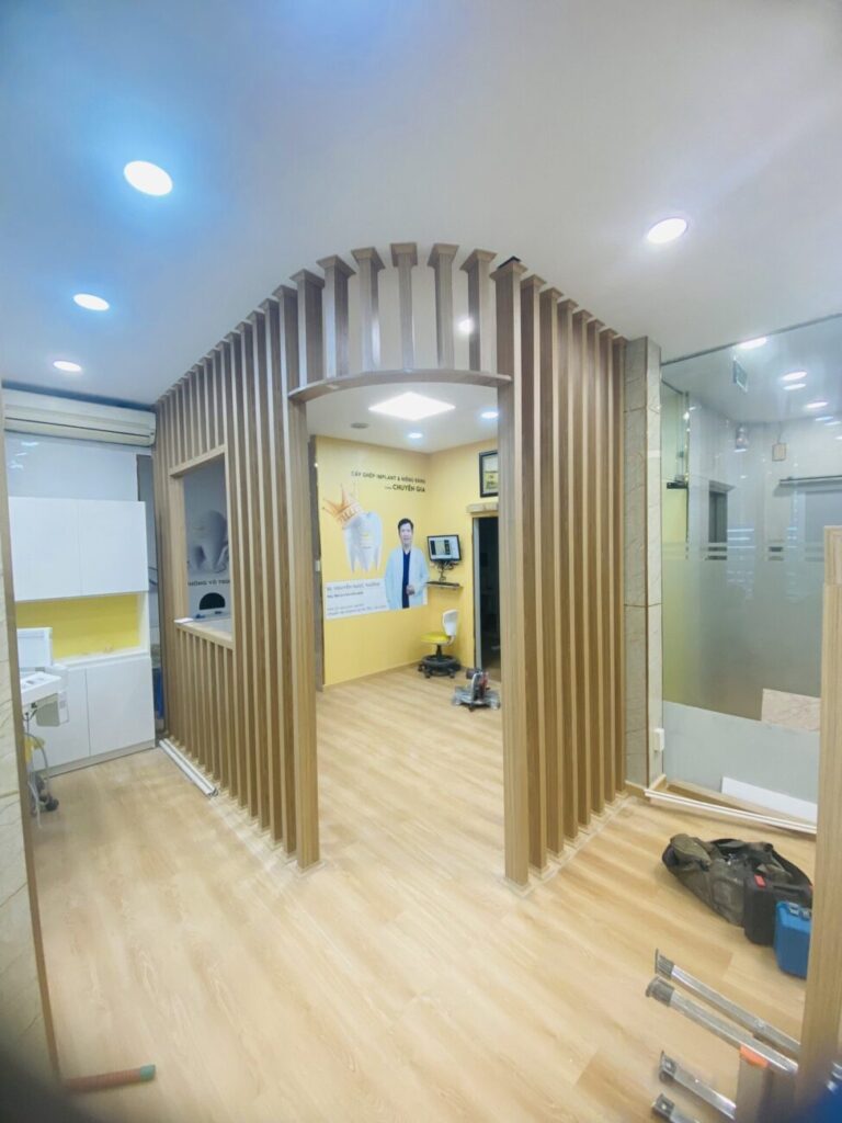 Thi công cột lam nhựa giả gỗ Bình Dương