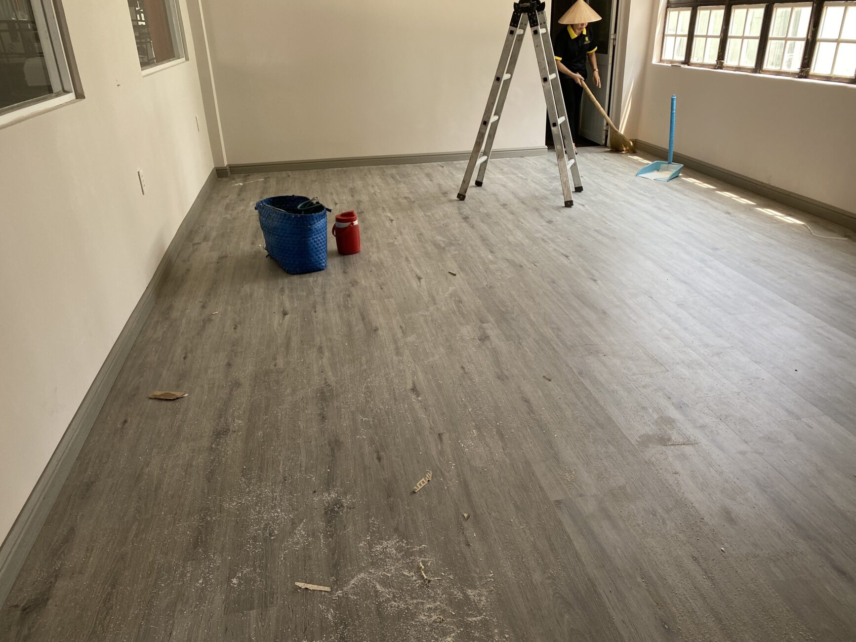 Sàn nhựa hèm khoá Bình Dương, thi công sàn nhựa hèm khoá
