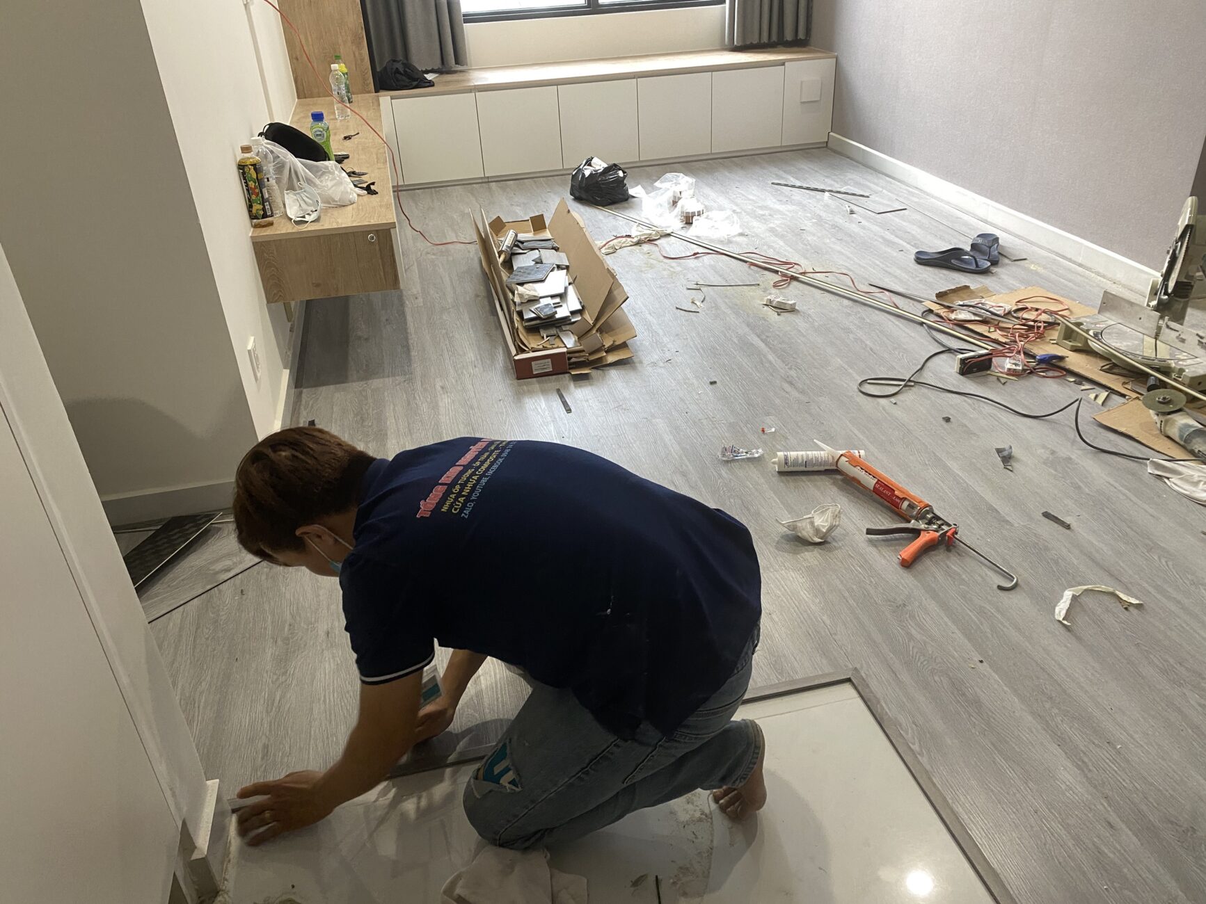 Sàn nhựa hèm khoá Bình Dương, thi công sàn nhựa hèm khoá