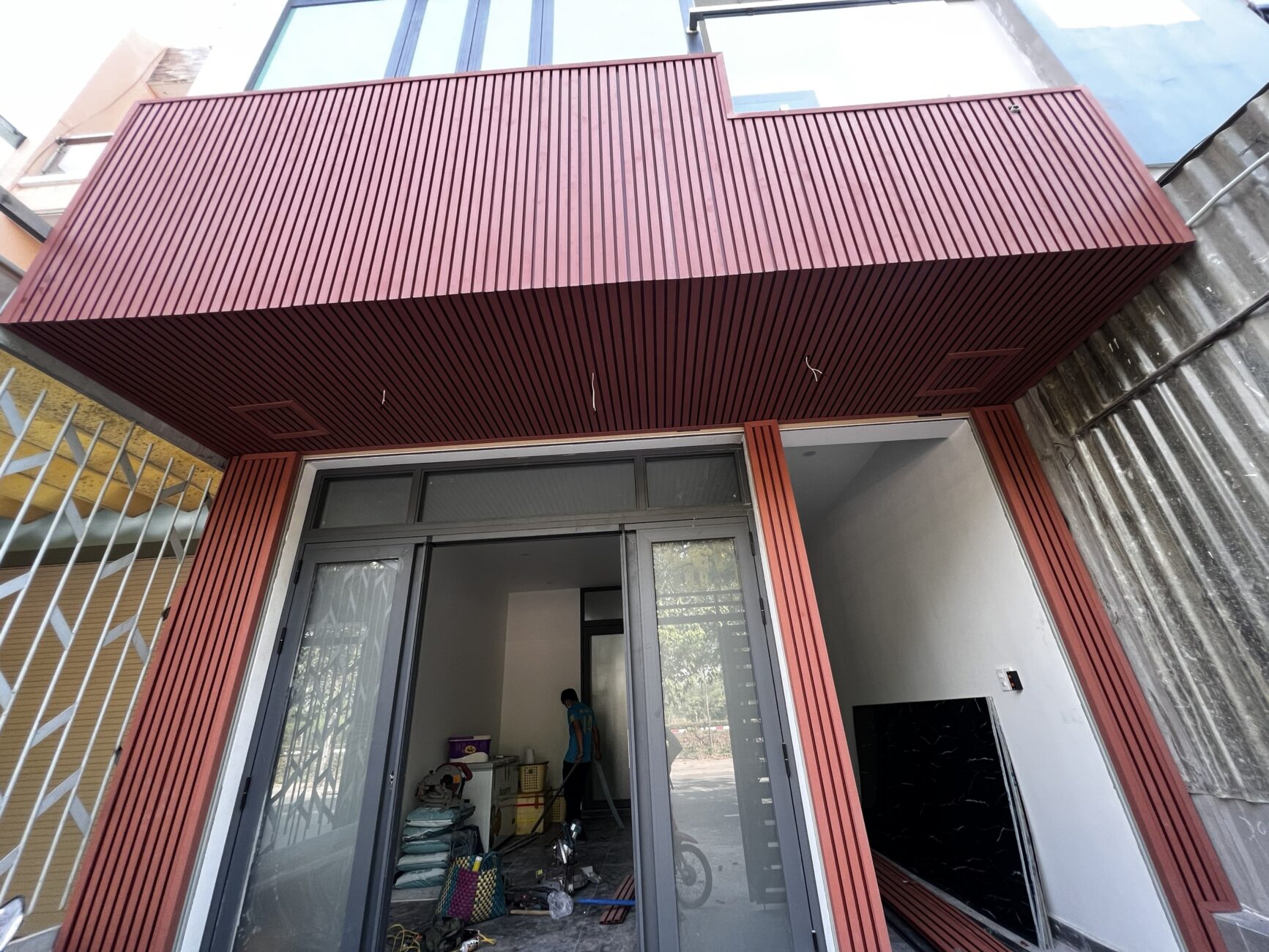 Thi công nhựa ốp ngoài trời Bình Dương