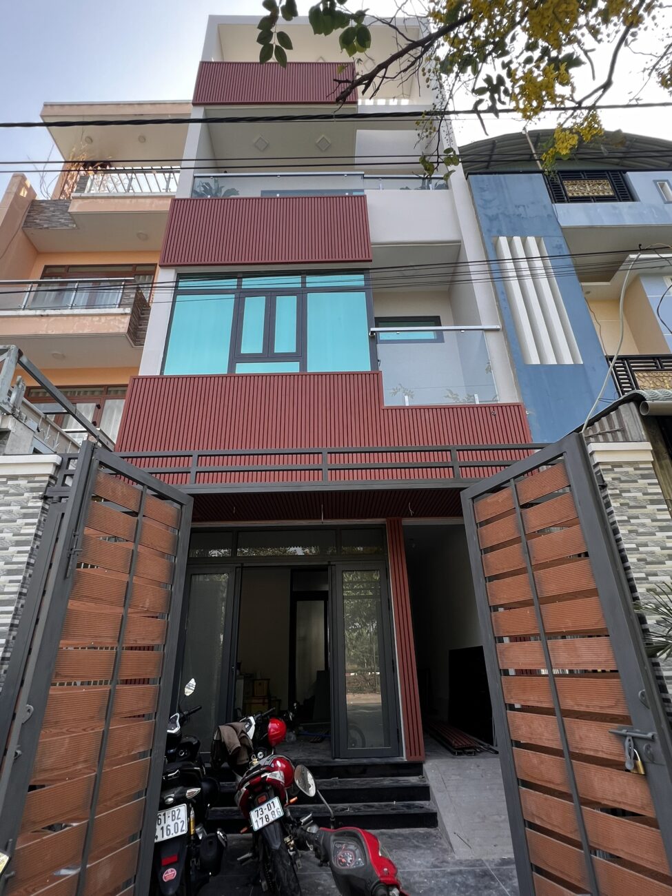 Thi công nhựa ốp ngoài trời Bình Dương