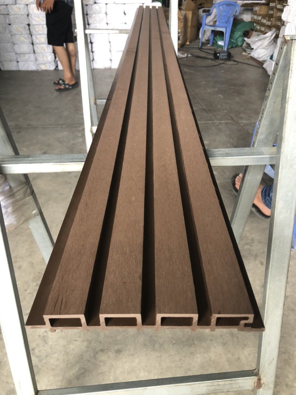 Thi công nhựa ốp ngoài trời Bình Dương